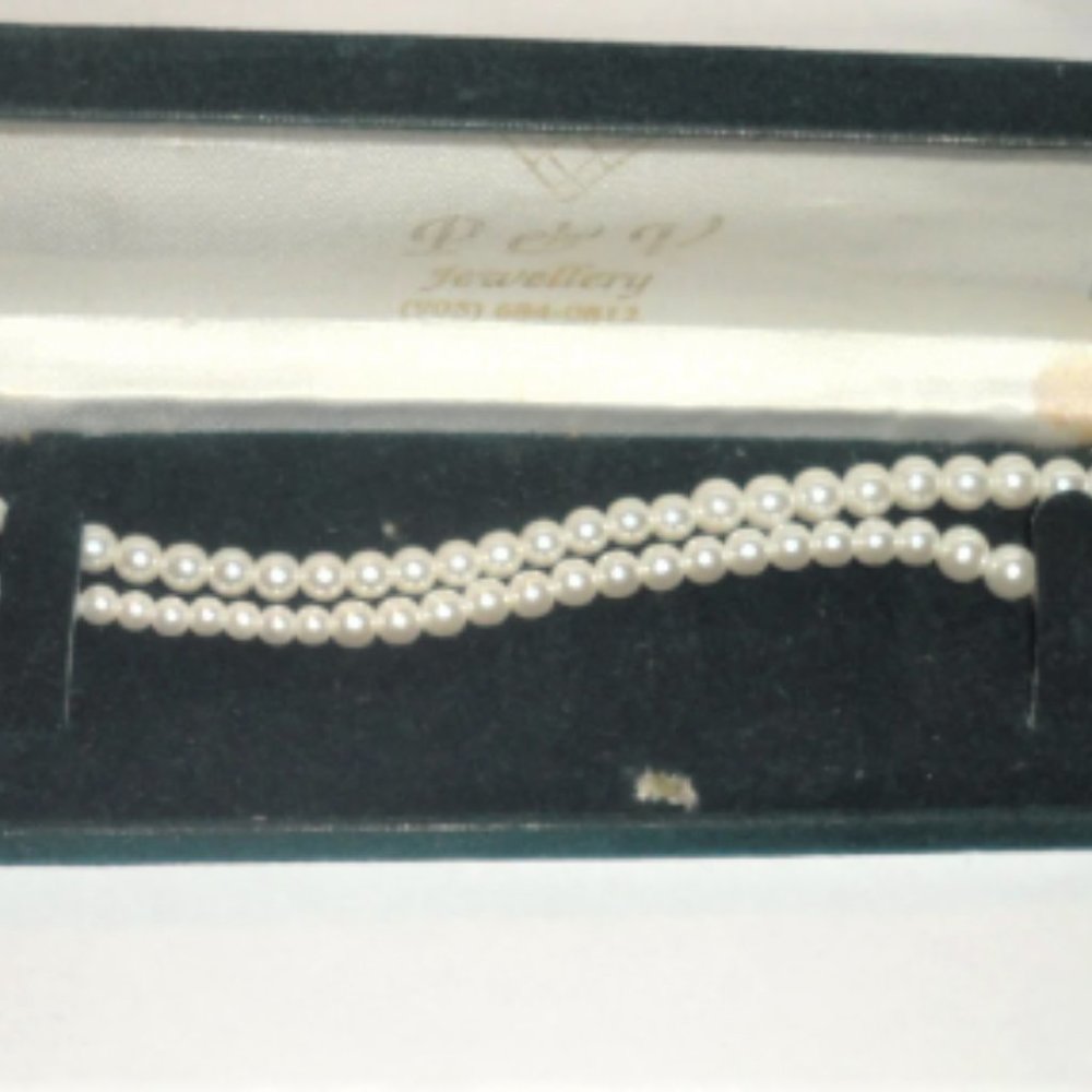 Faux PEARL Necklace P & V Jewelery Vintage Pearl Necklace Vintage Jewelry